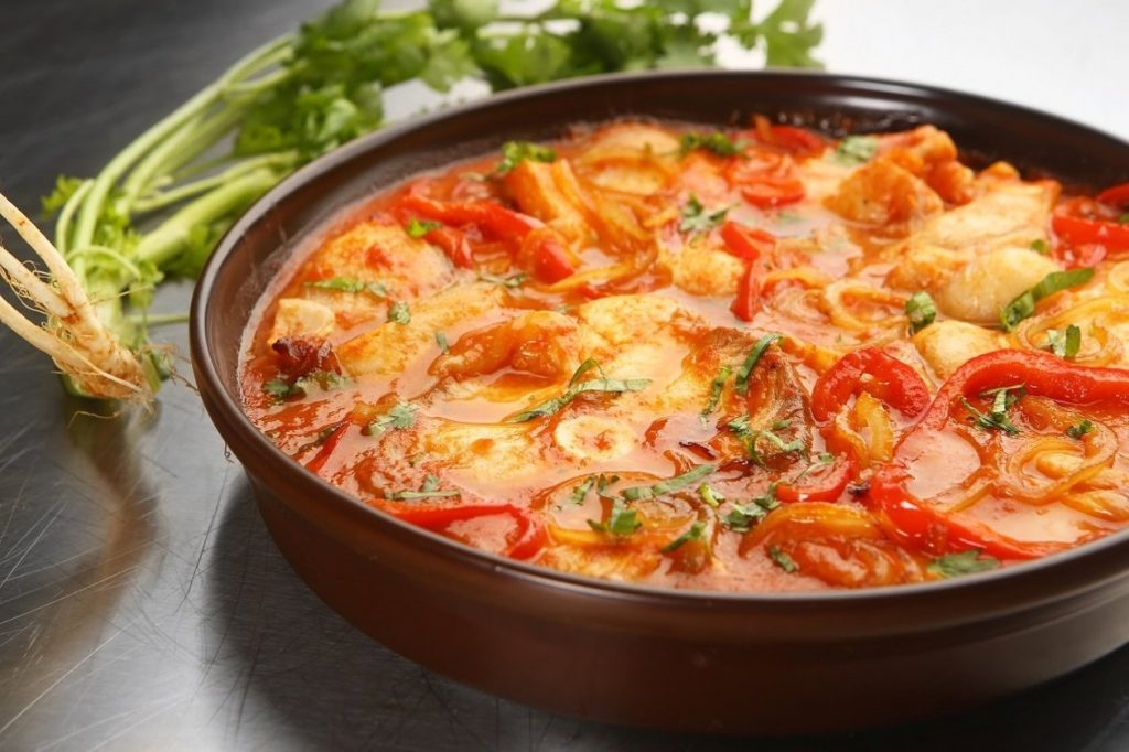 Maceió (AL): O Paraíso Tropical que Você Precisa Conhecer 5 moqueca frutos do mar