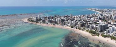 imagem aérea da orla da praia de jatiuca