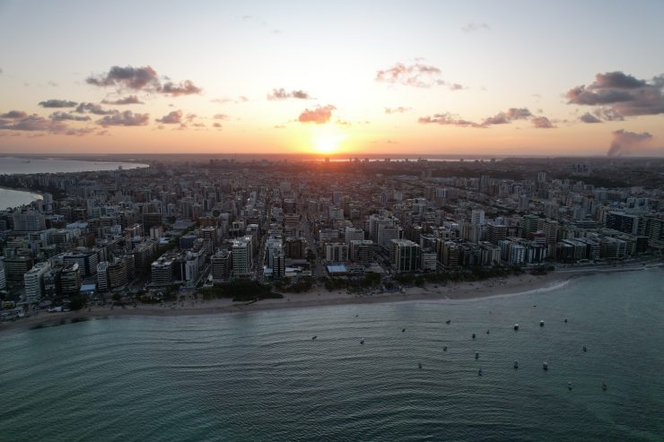 Banho noturno na Ponta Verde