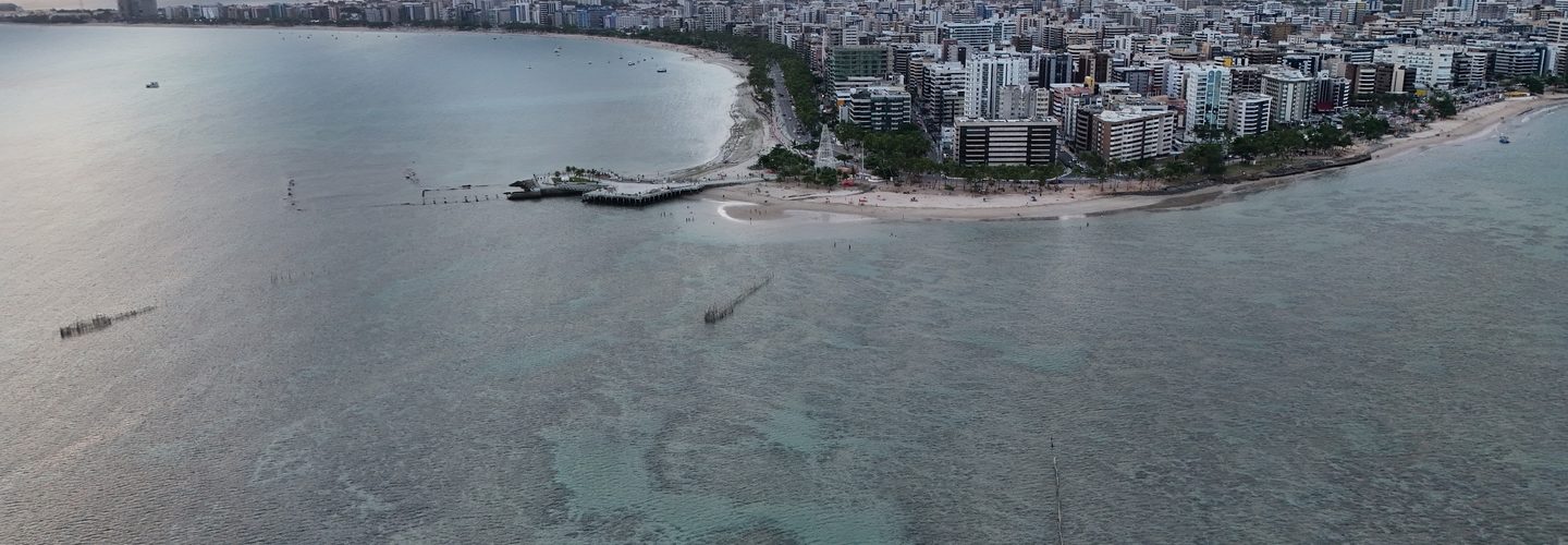 praias de Maceió na maré alta