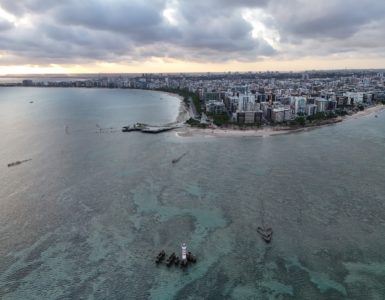 praias de Maceió na maré alta